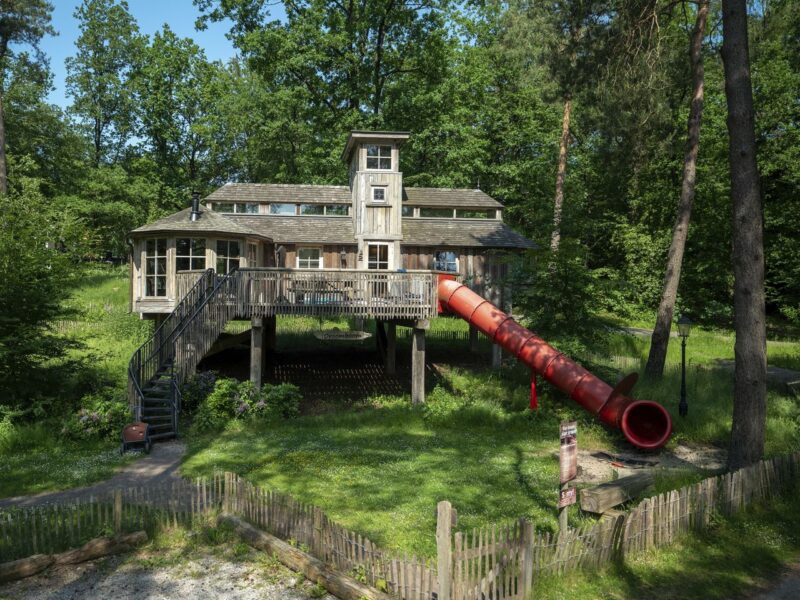 4-persoons tree house