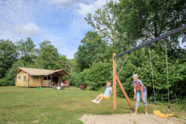 Ardoer Recreatiepark Kaps, Speeltuin bij Safaritent