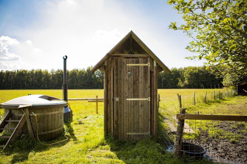 Boerenbed De Lange Weide, Buiten Toilet