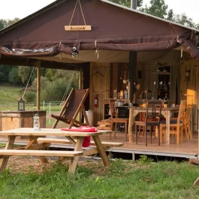 Boerenbed Landgoed Volenbeek, Onder de overkapping