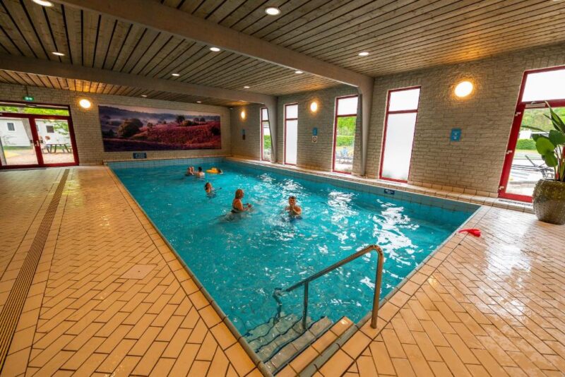 EuroParcs-De-Hooge-Veluwe overdekt zwembad