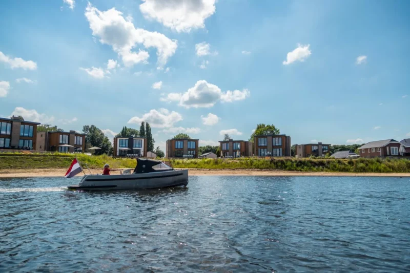 Europarcs-aan-de-maas-aan het water