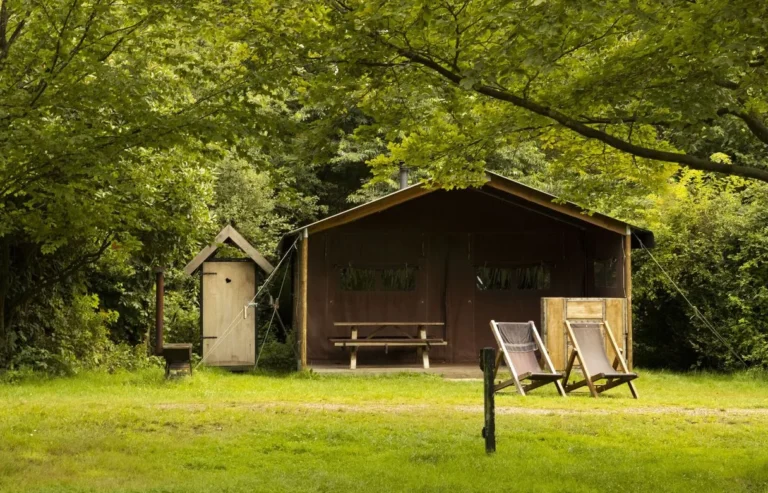 Boerenbed Het bos huis, Overkapping