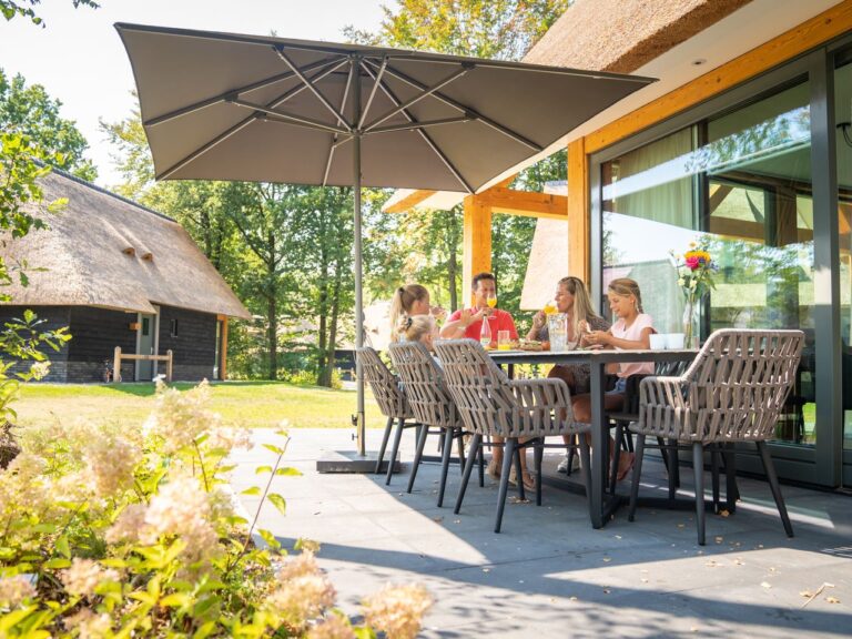 Landal-PUUR-exloo-terras voor het gezin