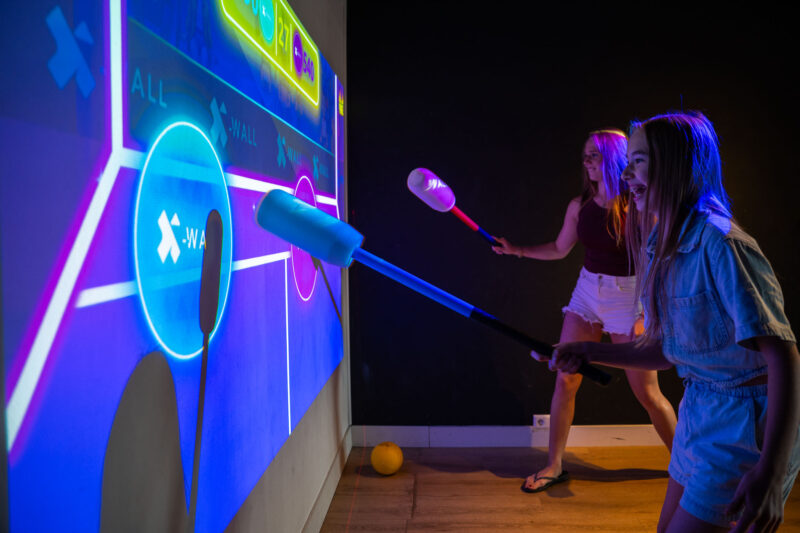 spelende kinderen gamehal