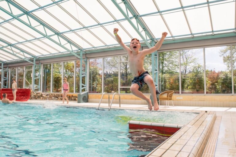 Ackersate-Camping-op-de-Veluwe-zwembad binnen