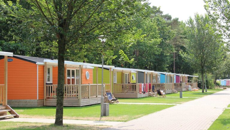 Molecaten Park Bosbad Hoeven, Chalets op een rij