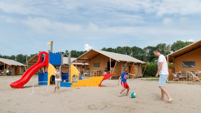 Molecaten Park Flevostrand, Voetballen op zandspeeltuin