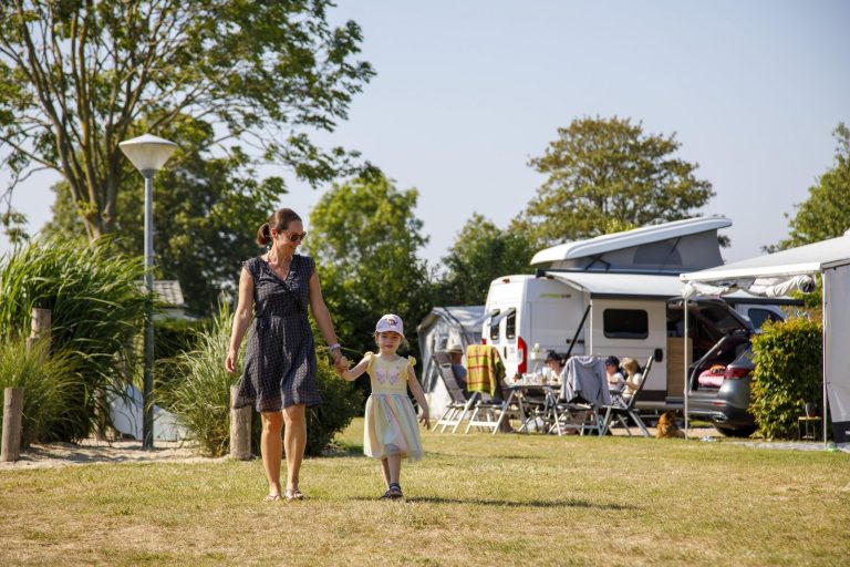 Vakantiepark-Camping zeeland-Zonneweelde met zwembad
