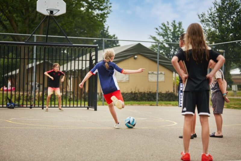 Voetbal op de leistert