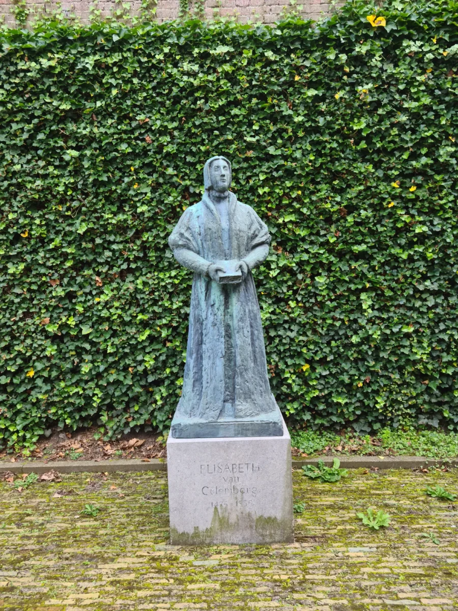 Elisabeth Weeshuis standbeeld