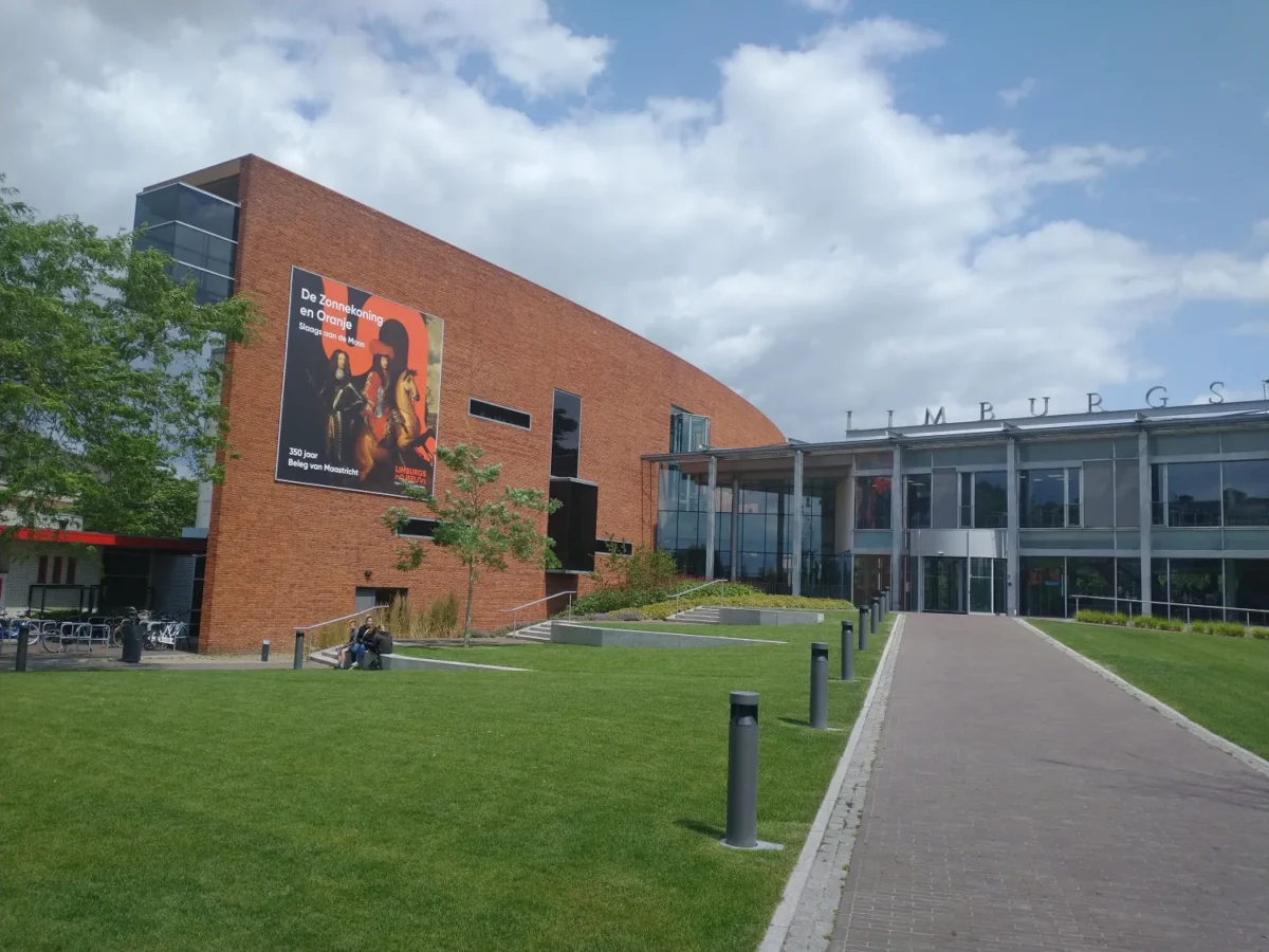 Limburgs Museum gebouw