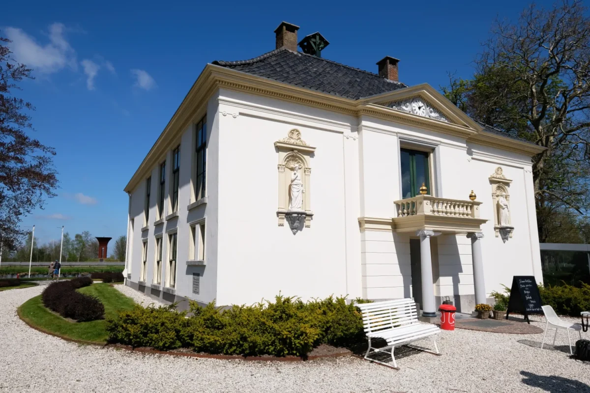 Het buitenverblijf van de familie Loomax Ypei