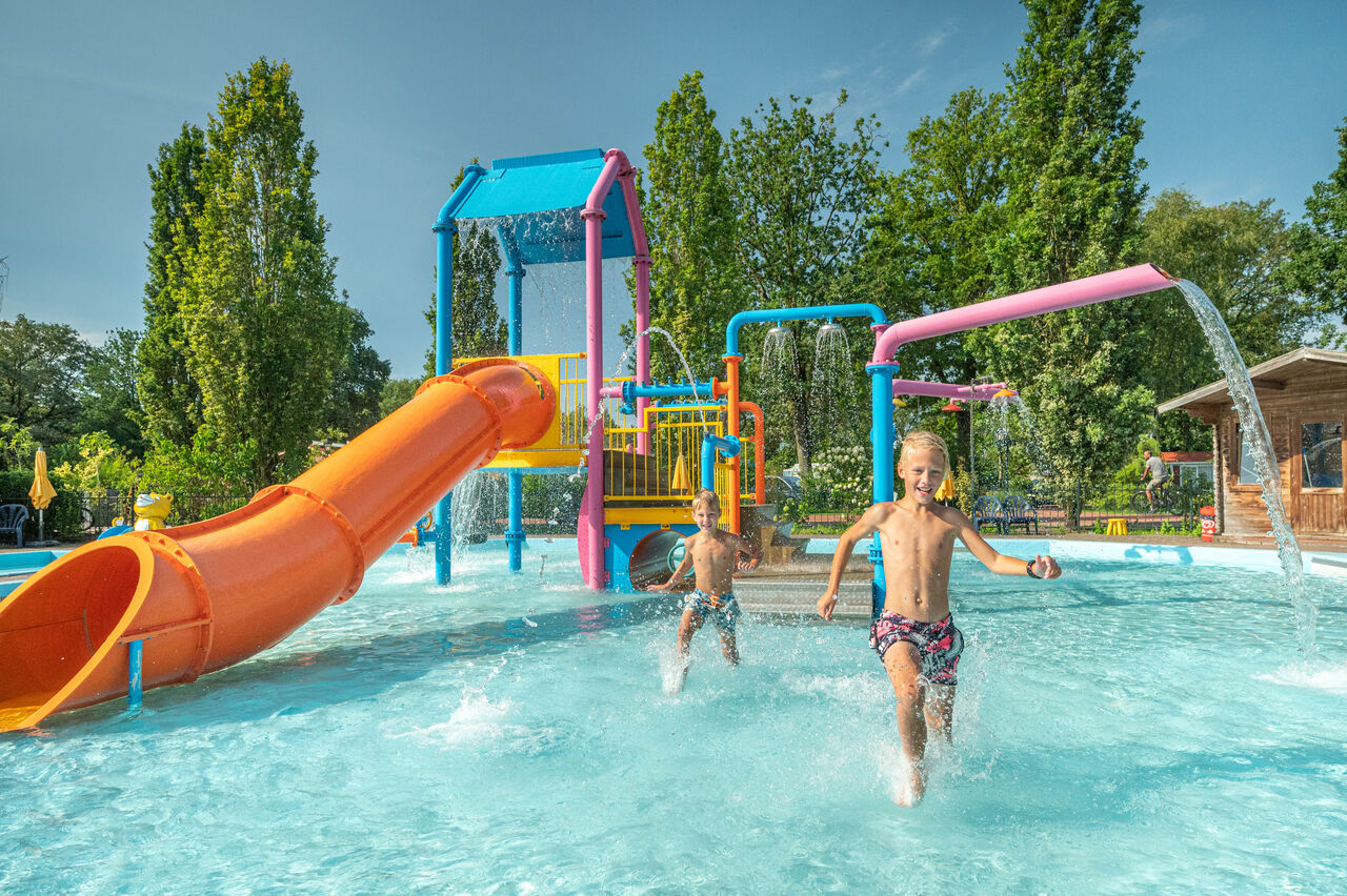 camping met binnen en buitenzwembad