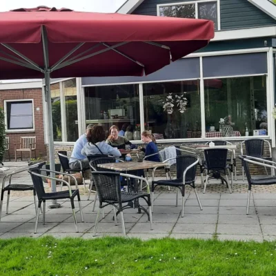 Fietspont en theeschenkerij Nyeskou