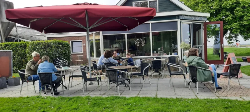 Fietspont en theeschenkerij Nyeskou