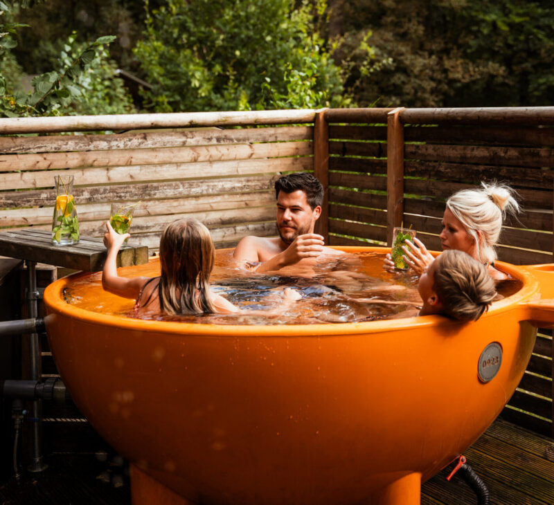 Hottub tussen de bomen op Buitenplaats Beekhuizen