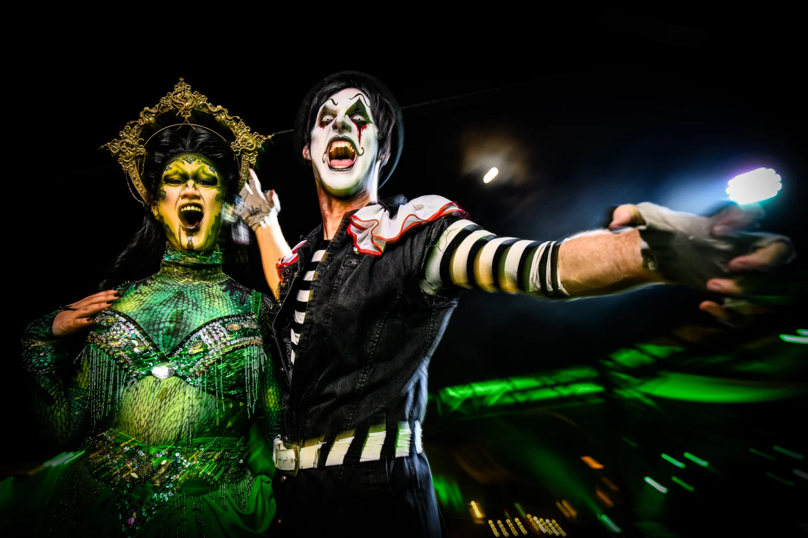 Acteurs bij Festival of Freaks tijdens Halloween Fright Nights