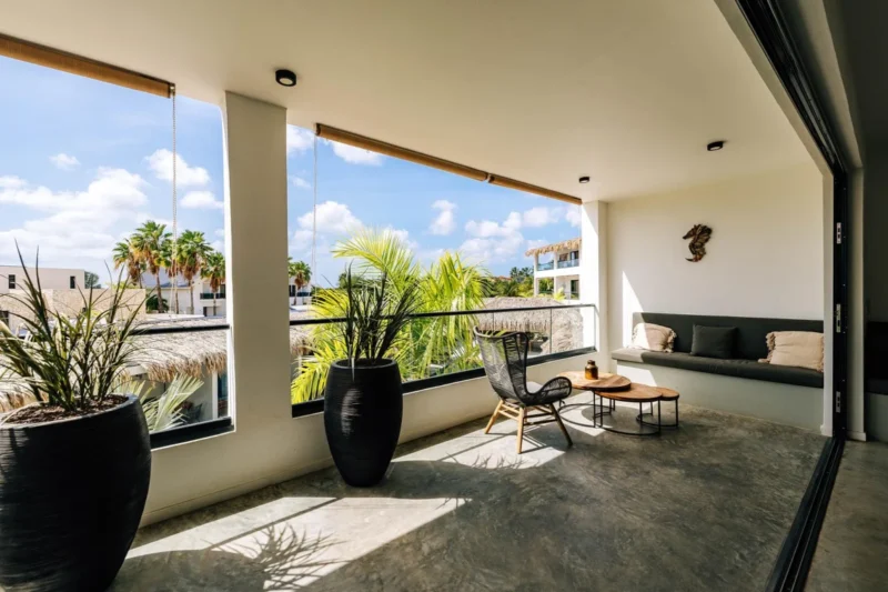 Overdekt balkon bij een appartement bij Belnem House Bonaire