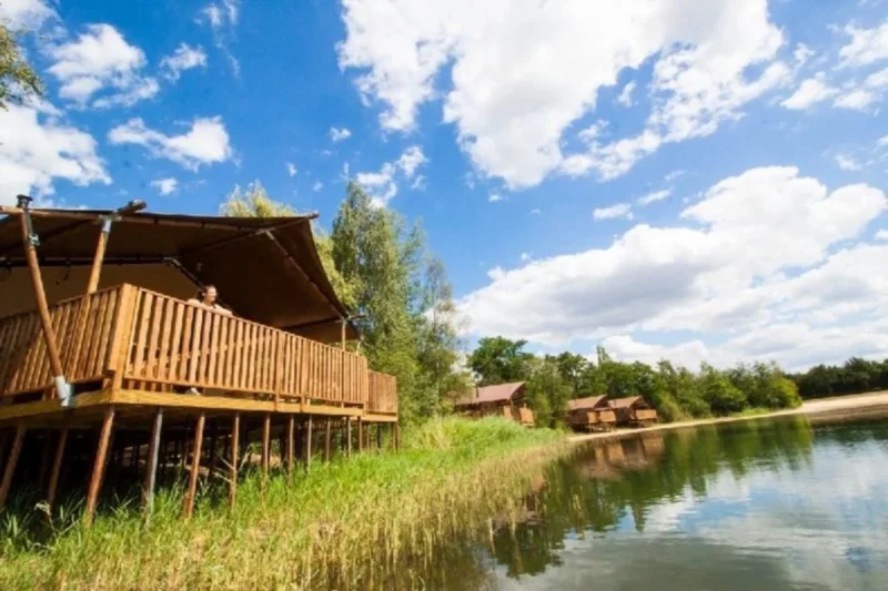 Waterlodge aan de recreatieplas van BreeBronne