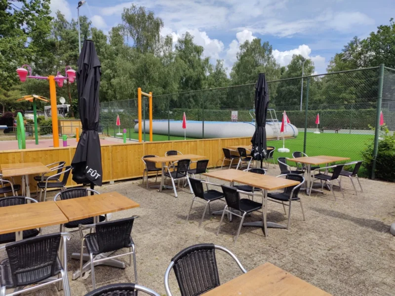 Terras op de camping bij Camping Het Veen