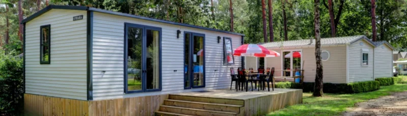 Cottage tussen de bomen bij Camping Kempen