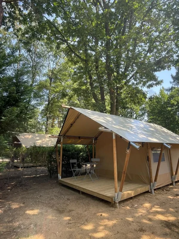 Safaritent in het groen bij Camping Kempen