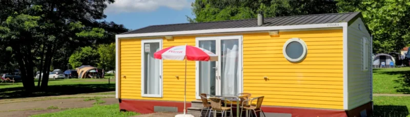 Cottage met eigen terras bij Camping La Colline