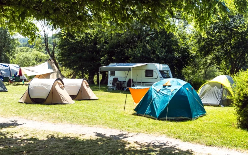 Kamperen met een tent bij Camping La Colline