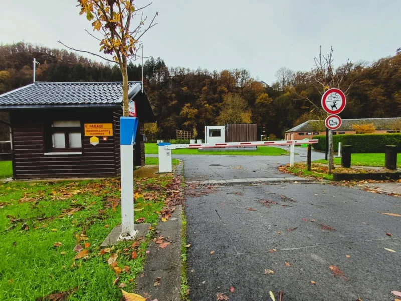 Ingang van de camping bij Camping La Rochoise