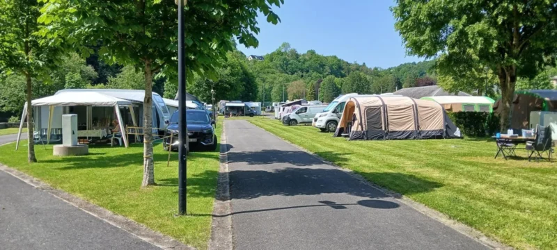 Kamperen met een caravan bij Camping La Rochoise