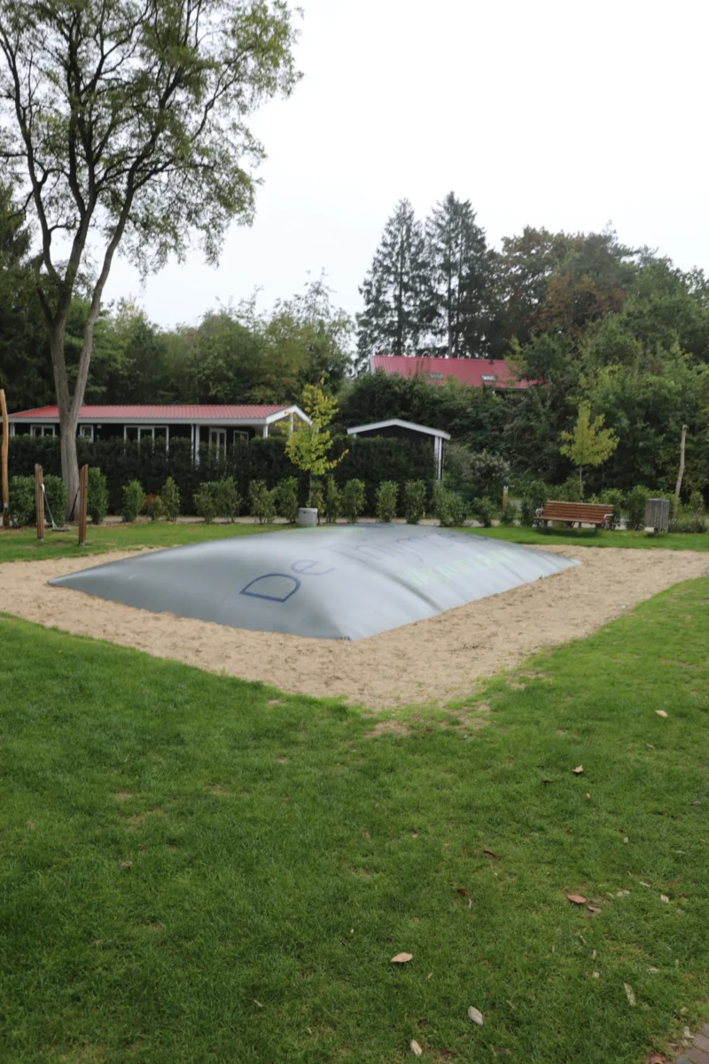 Airtrampoline tussen het groen op De Thijmse Berg
