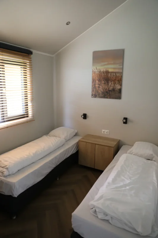 Slaapkamer met twee bedden op De Thijmse Berg
