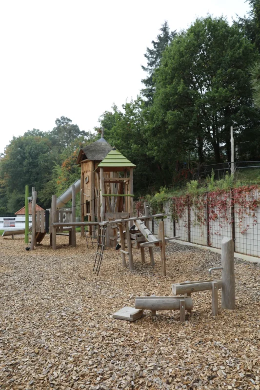 Speeltuin met houten speelschip op De Thijmse Berg