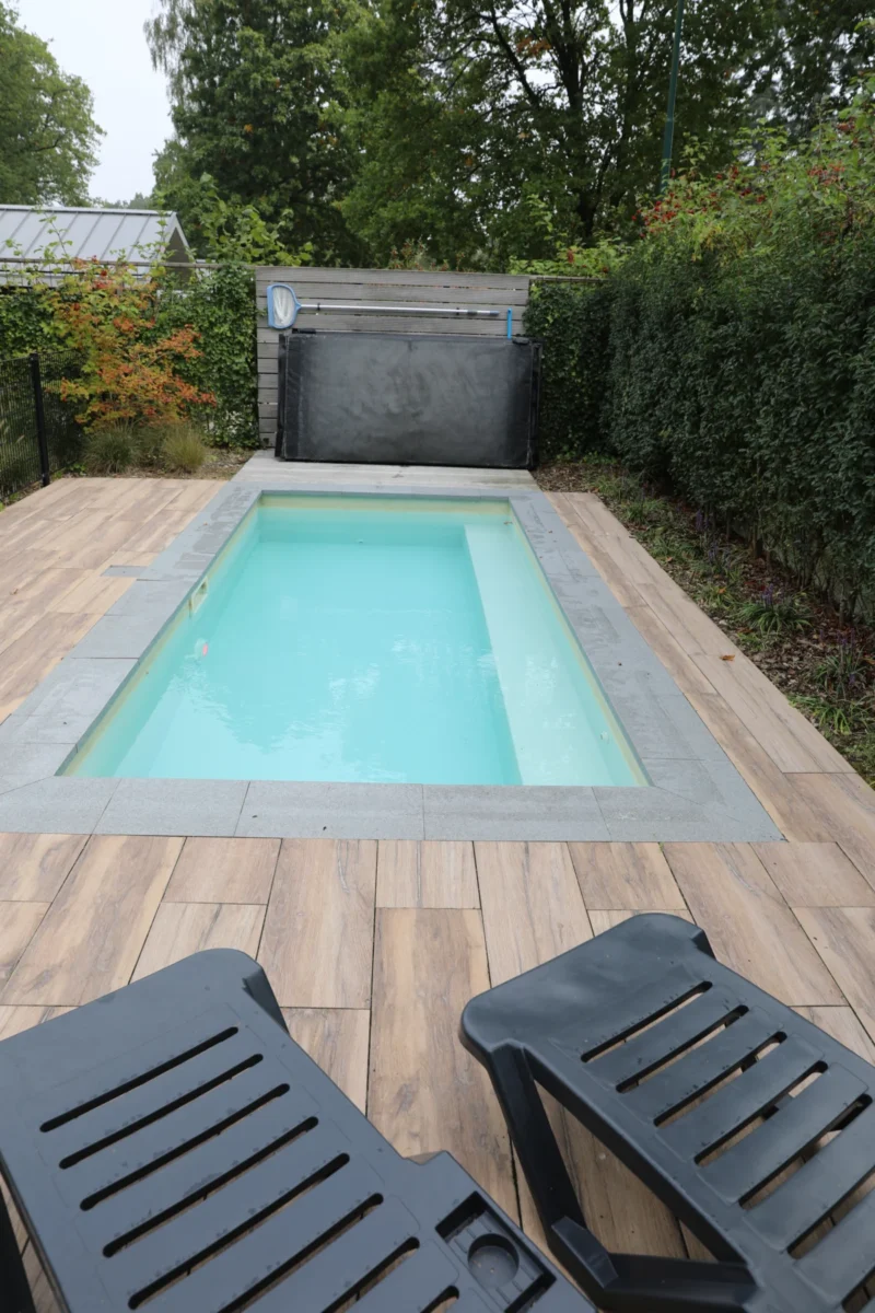 Verwarmd privézwembad in de tuin op De Thijmse Berg