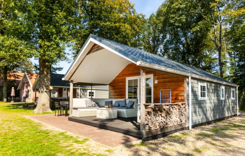 Vrijstaande Boslodge met veranda op De Witte Berg