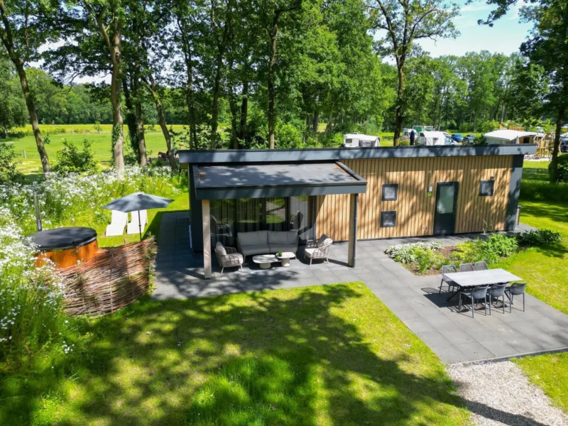 Wood Cottage met houtgestookte hottub op De Witte Berg