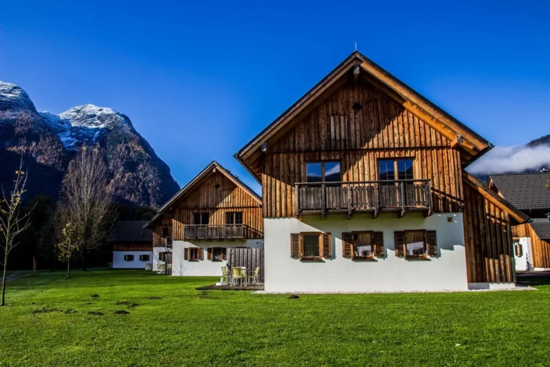Chalets in de zomer bij Dormio Resort Obertraun