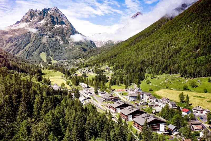 Ligging in het dal bij Dormio Resort Les Portes du Mont Blanc