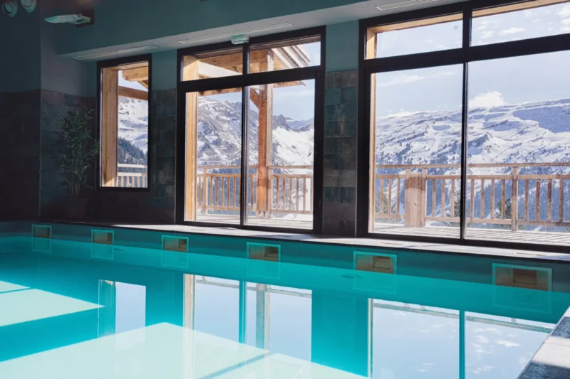 Binnenzwembad bij Dormio Resort Les Portes Du Grand Massif