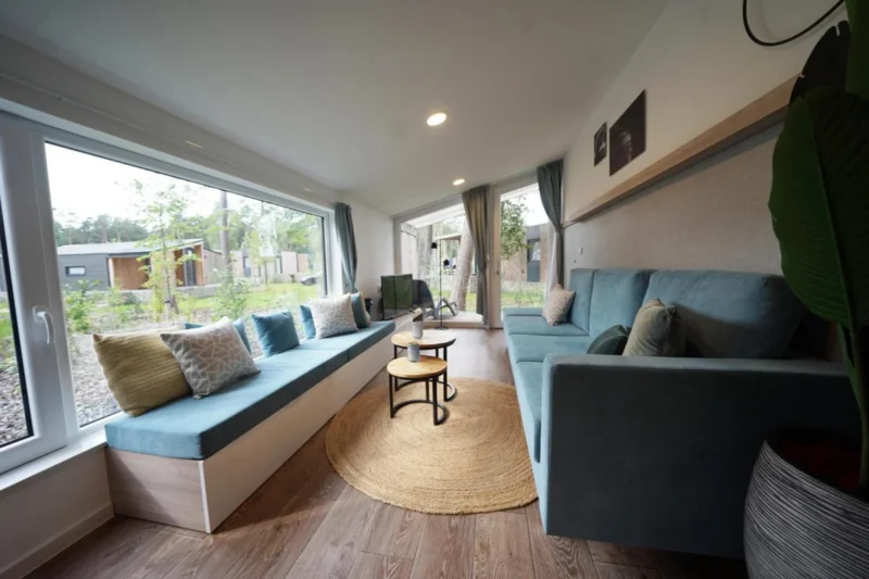 Woonkamer van een vakantieverblijf bij EuroParcs Hoge Kempen