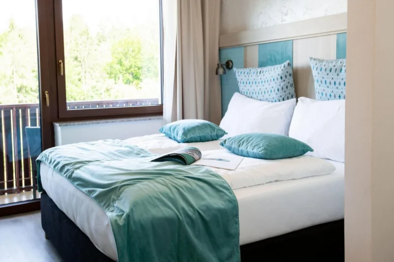 Slaapkamer van een comfortkamer bij EuroParcs Wörthersee