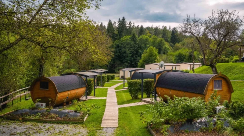 Slaapvaten tussen het groen bij EuroParcs Wörthersee