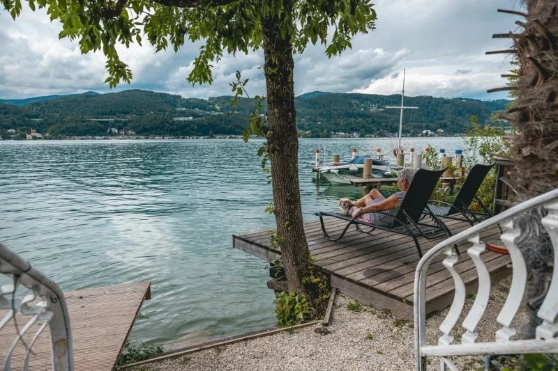 Zwemsteiger aan de Wörthersee bij EuroParcs Wörthersee