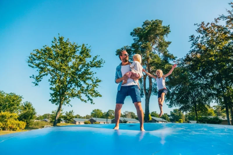 Airtrampoline op het park bij EuroParcs Zilverstrand