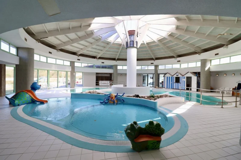 Overdekt zwembad bij EuroParcs Zilverstrand