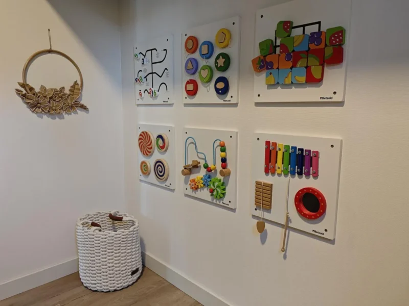 Speelelementen in de kindercottage bij EuroParcs Zilverstrand