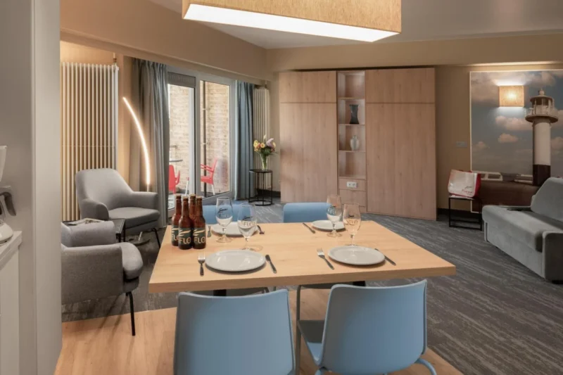 Studio met eettafel bij Floreal Blankenberge