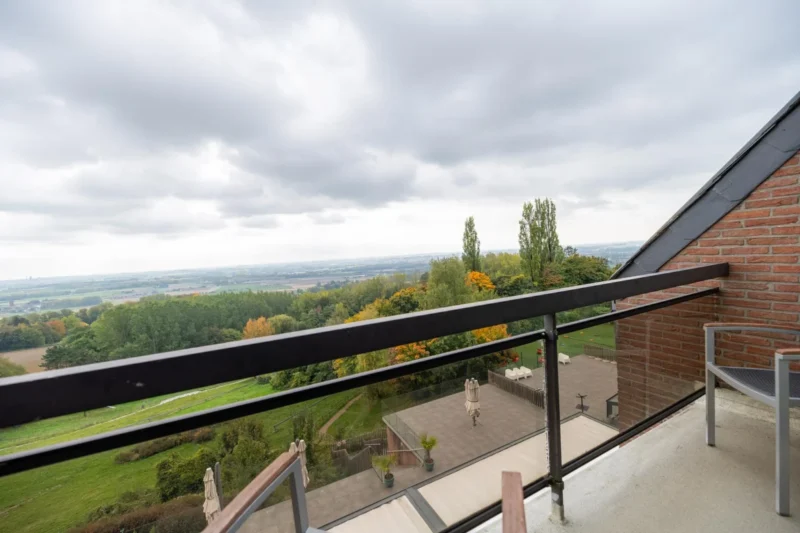 Uitzicht vanaf een balkon bij Floreal Mont-Saint-Aubert