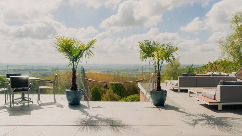 Terras met panoramisch uitzicht bij Floreal Mont-Saint-Aubert